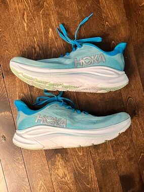 Hoka Clifton 10